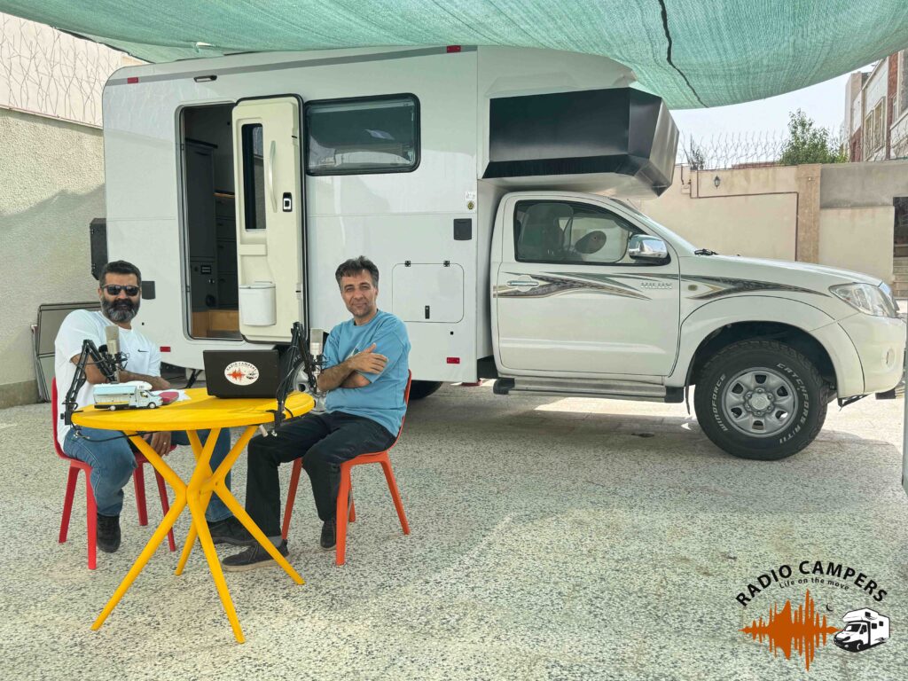 میز گفت و گو مقابل تراک کمپر